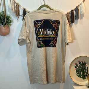 Modelo limited edition tee